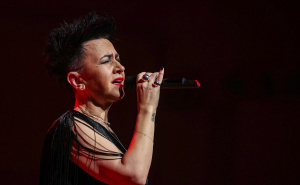 "Bol mi sestra, sve sam halalila...": Amira Medunjanin i pjesma dana