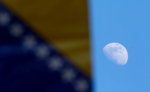 "Nigdje sunce nema takav sjaj": Ambasadori, Zemljo moja i pjesma dana