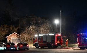 Požar u Sarajevu: Gori drugi sprat kuće, vatrogasci na terenu