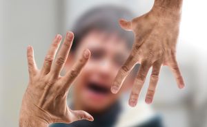 Bihać: Određen pritvor muškarcu (25) koji je zlostavljao dijete svoje partnerice