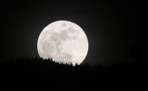 Rijedak astronomski događaj: Večeras nas očekuje potpuna pomrčina Mjeseca