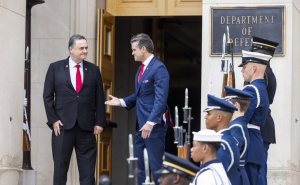 Američki ministar rata poručio Izraelu: "Nastavite operaciju protiv Irana do kraja, uz vas smo"