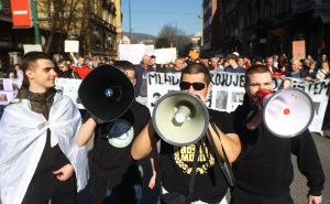 Sutra novi protesti u Sarajevu: Organizatori pozvali građane da im se pridruže ispred Skupštine KS