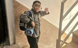 Posljednji pozdrav: Fotografija iranskog dječaka postala simbol tragedije u Iranu