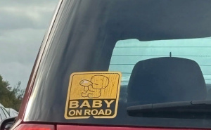 Imate naljepnicu 'Beba u autu': Uklonite je kako biste zaštitili svoje dijete