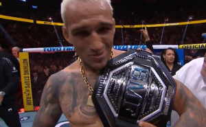 UFC spektakl u Las Vegasu: Charles Oliveira izdominirao Maxa Hollowaya i oduzeo mu BMF-ov pojas