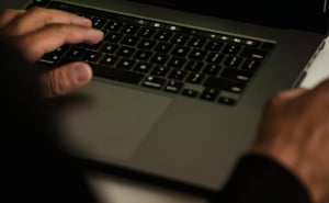 "Incognito mode" na browseru: Nova istraživanja 'razbijaju' mit o anonimnosti na internetu