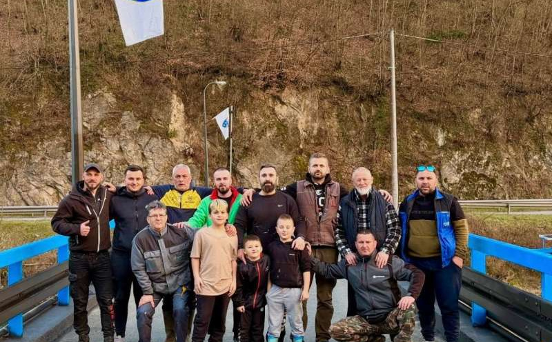 Most u Kosteli u novom ruhu: Građani sami pokrenuli akciju uređenja, uljepšan prilaz Uni