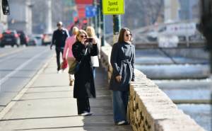 Šetnja, kafa i osmijesi: Građani Sarajeva uživaju u sunčanom vremenu