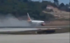 Drama na velikom međunarodnom aerodromu: Avion ostao bez točkova, pogledajte slijetanje