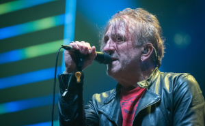 Tifina posveta pokojnom Pari: "Sve su ruže zbog tebe, zorom bijelom uvele…"