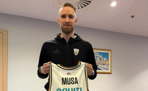 Pomozi.ba: Potpisani dres Džanana Muse na humanitarnoj aukciji