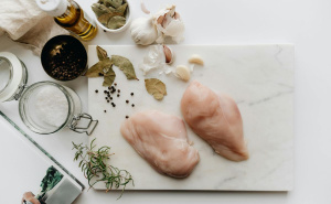 Omiljeni komad mesa i neobični umak: Pripremite iftar sa piletinom na poseban način