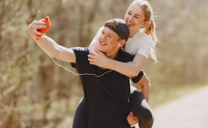 10 najboljih poza za selfie: Kako vlastitu fotografiju učiniti savršenom?