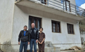 Humani gest koji je dirnuo BiH: Ministar Helez kupio kuću porodici sa petero djece u danima Ramazana