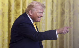 Trump tvrdi: "Totalno smo porazili Iran, žele dogovor sa nama"