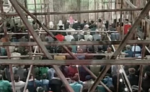 Emotivan snimak iz Sarajeva pod opsadom: Noć Lejletul-kadr u Begovoj džamiji