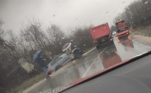 Saobraćajna nesreća u BiH: Automobil sletio s ceste, jedna osoba povrijeđena