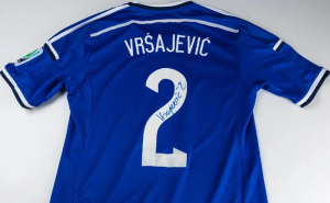 Prilika za dobro djelo: Dres bivšeg bh. reprezentativca Avdije Vršajevića sa Mundijala na aukciji