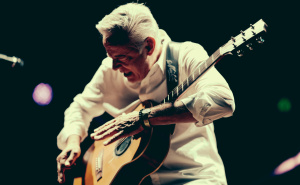 Najpoznatiji svjetski akustični gitarist stiže u Sarajevo: Tommy Emmanuel prvi put nastupa u BKC-u