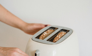 Stručnjaci upozoravaju: Redovno čistite svoje tostere, postoji rizik od požara