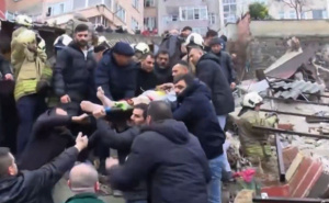 Horor u Istanbulu: Urušile se dvije zgrade, ljudi ostali zatrpani ispod ruševina
