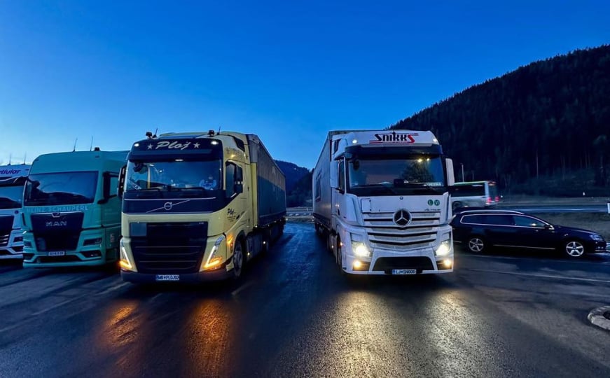 Vozači, oprez na odmaralištima: Lopovi iz kamiona istočili 750 litara goriva za jednu noć