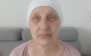 Dobri ljude, telefone u ruke: Pomozimo Sebiri da nastavi svoju hrabru borbu sa karcinomom jajnika