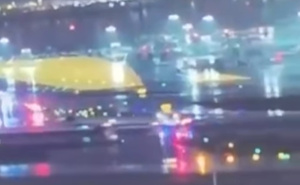 Objavljen video nesreće u Njujorku: Avion udario u vatrogasno vozilo, stradali pilot i kopilot