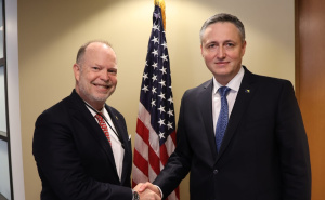 Bećirović se sastao sa bliskim Trumpovim saradnikom, upozorio na lobiranje iz RS