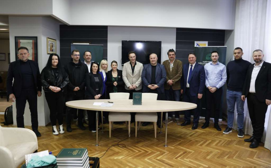 VKBI uručio rječnik bosanskog jezika medijima: Očuvanje identiteta i jezičke norme