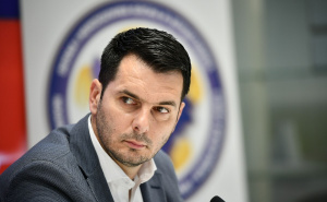 Barbarez u društvu Spahića i MIlenkovića stigao na Grbavicu