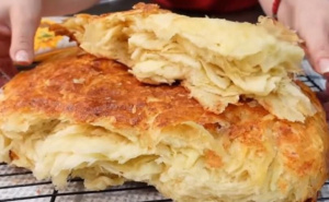 Hercegovačka magija iz rerne: Domaća pogača koja se topi u ustima