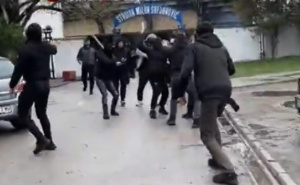 Incidenti obilježili lokalne izbore u Srbiji: Mediji pišu o napadima maskiranih osoba na građane