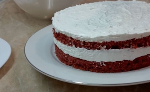 Red velvet torta: Sočna, raskošna i savršena za svaku posebnu priliku