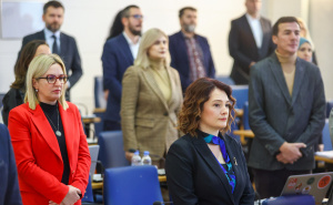 Državni službenici u KS tvrde da im je sistem 'pojeo' povećanje plate i traže fiksni dodatak