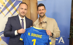 Vico Zeljković uručio Novaku Đokoviću dres Bosne i Hercegovine