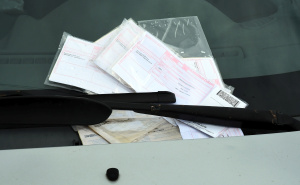 Duguje već 180.000 eura: Francuski penzioner dnevno prima do 40 kazni