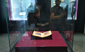 Ambasada SAD o Sarajevskoj Hagadi: Skrivena u seoskoj džamiji na Bjelašnici, među Kur’anima"