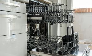 Upozorenje stručnjaka: Ovo suđe ne smijete prati u mašini