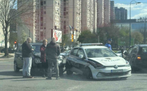 Nesreća u naselju Alipašino polje: Učestvovalo policijsko vozilo, jedna osoba povrijeđena