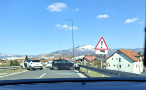 Udes kod Sarajeva: Tri osobe povrijeđene, saobraćaj u potpunosti obustavljen