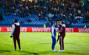 Velika euforija pred vječiti derbi na Grbavici: Igrači Željezničara i Sarajeva se zagrijavaju