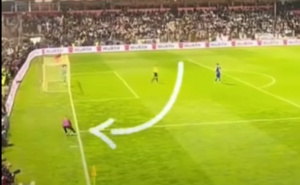 Pojavio se snimak trenutka kada je dječak Afan Čizmić uzeo papir golmanu Italije