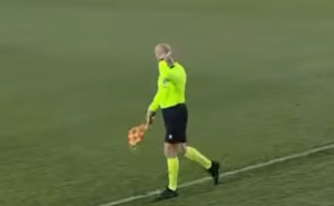 Scena sa stadiona u Posušju izazvala bijes navijača: Je li sudija pokazao srednji prst publici?