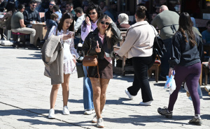 Proljetno sunce u Sarajevu: Građani i turisti uživaju u lijepom vremenu