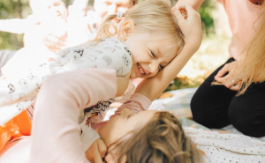Danas sjednica: Da li će svi mališani koji imaju manje od 7 godina dobiti dječji doplatak u FBiH?