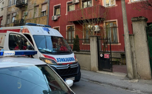 Tragedija u Beogradu: Žena pala sa drugog sprata zgrade