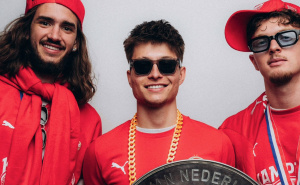 Bajraktarević u centru pažnje na proslavi titule PSV-a, Perišić mu priredio veliko iznenađenje