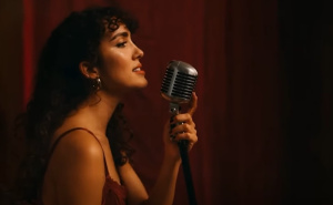 Ona ne postoji, a milioni je slušaju: Rumunska AI pjevačica u centru kontroverze